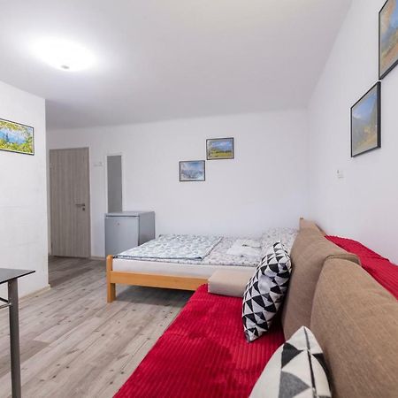 Newly Renovated Studio With Air Conditioner & Free Parking Lublaň Exteriér fotografie